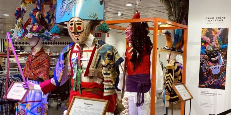 ¿Cómo reconocer a los merdeiros, peliqueiros, boteiros o galáns? Una exposición rinde homenaje a los trajes del Entroido