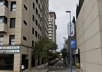 La calle O Miradoiro es uno de los accesos al centro comercial Gran Vía.
