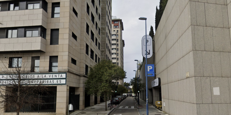 La calle O Miradoiro es uno de los accesos al centro comercial Gran Vía.