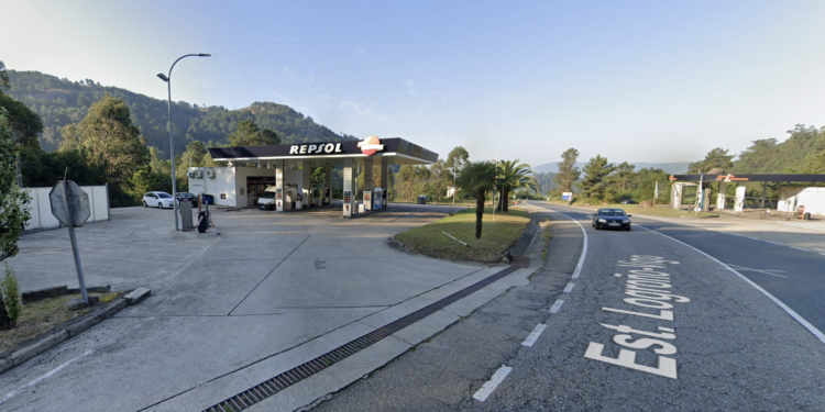 Buscan al atracador que asaltó la gasolinera de O Confurco a punta de pistola