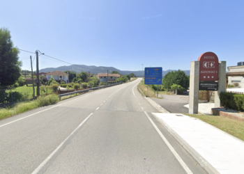 Hallado inconsciente un hombre tras un accidente en la A-55 a su paso por Tui