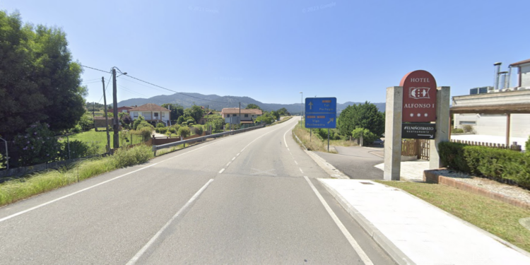 Hallado inconsciente un hombre tras un accidente en la A-55 a su paso por Tui