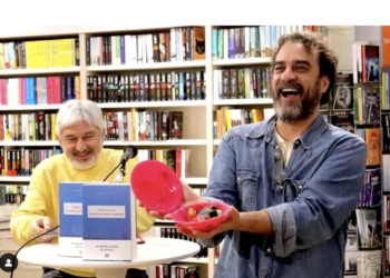 Pedro Feijoo firma en Librouro «Ninguén contará a verdade», su novela ganadora del Premio Xerais