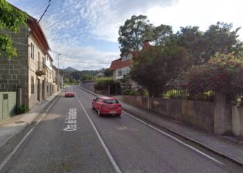 Un hombre resulta herido al arder su coche en Valladares