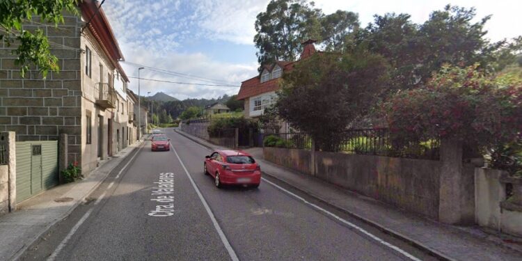 Un hombre resulta herido al arder su coche en Valladares