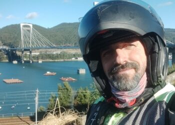Dashnor Balliu, dos ruedas y un viaje épico que pasa por Vigo