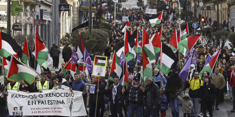 Cientos de personas claman en Vigo contra «el genocidio» en Palestina