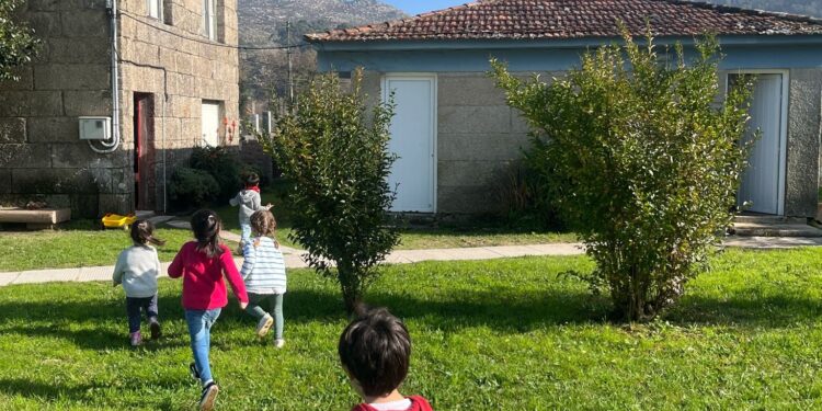 SOS en Baredo en busca de escolares: la escuela unitaria peligra por falta de alumnado