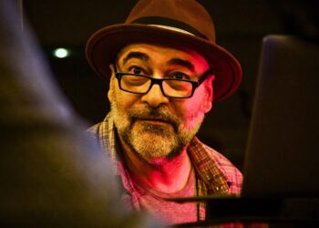 Xaime Fandiño presenta «El último concierto», una novela «golfa y vitalista»