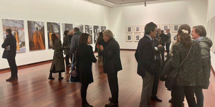 La pizarra se convierte en arte con una exposición de 32 fotografías sobre las canteras de Valdeorras