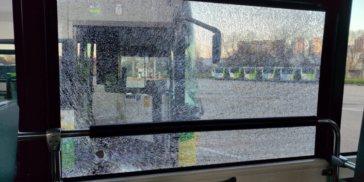 Vitrasa denuncia otro ataque a un autobús y ya contabiliza 34 en dos meses
