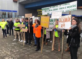 Afectados por Comunidades de Montes se concentran en Vigo contra el «expolio» de propiedades por los comuneros de Cabral