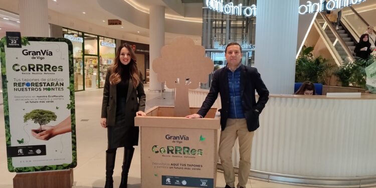 El CC Gran Vía transformará tapones de plástico en árboles para reforestar los montes de Coruxo