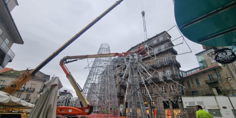 Vecinos del centro sobre el desmontaje de la Navidad: «Deberían acelerarlo y liberarnos de esta tortura»