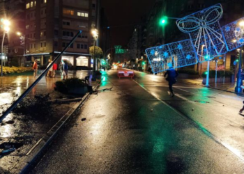 Detenido tras atropellar a un peatón, destrozar mobiliario urbano y darse a la fuga