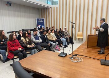 Alumnos del Colegio Vivas, durante un juicio celebrado en Vigo.