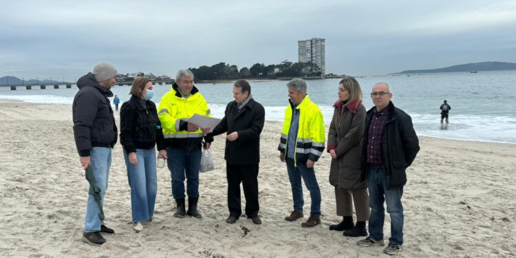Caballero descarta la presencia de pellets en las playas de Vigo y carga contra la Xunta: «No me fío de sus análisis»