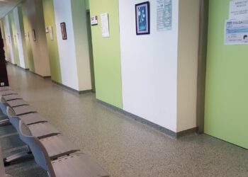 Los casos de gripe aumentan y obligan a posponer en Vigo operaciones quirúrgicas no prioritarias