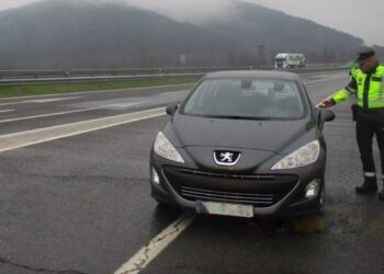 Interceptado en Verín un conductor octogenario que circuló 5 kilómetros en sentido contrario por la A-52