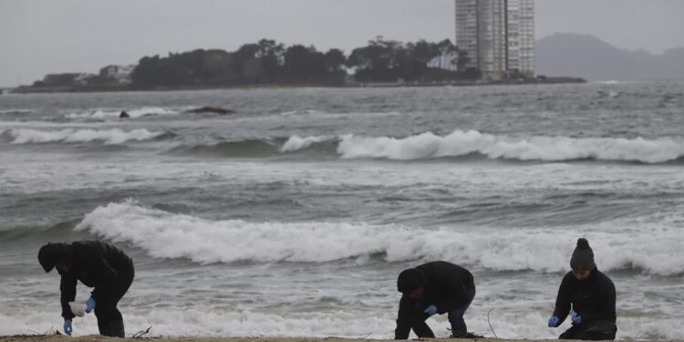 Las inspecciones por mar y aire no detectan sacos de pélets en las Rías Baixas