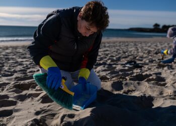 Un comité de expertos evaluará el impacto de los plásticos en las costas gallegas