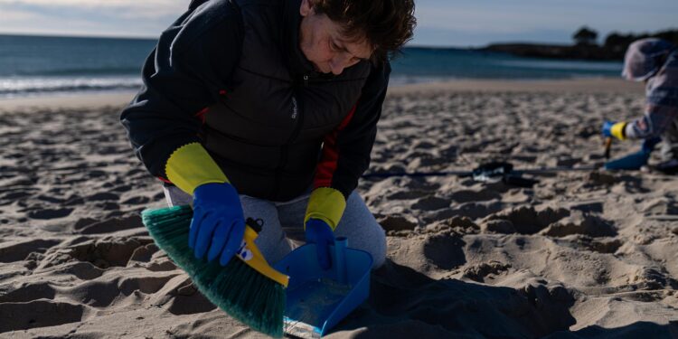 Un comité de expertos evaluará el impacto de los plásticos en las costas gallegas