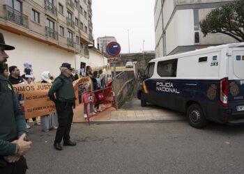 Gritos de «asesino» para recibir al presunto autor de la muerte de un joven en Salceda