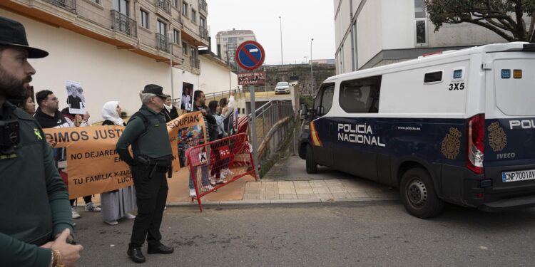 Gritos de «asesino» para recibir al presunto autor de la muerte de un joven en Salceda