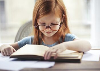 Unas 19.000 familias viguesas ya solicitaron las becas de 205 euros para libros de texto