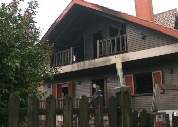 Herida una persona en el incendio de su vivienda, que resulta completamente calcinada