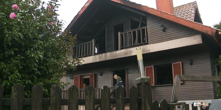 Herida una persona en el incendio de su vivienda, que resulta completamente calcinada
