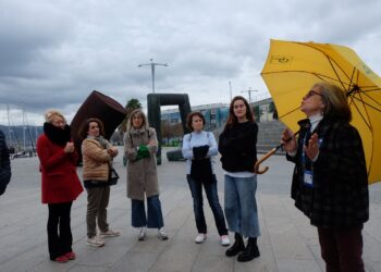 Los vigueses también se apuntan al turismo por Vigo: «He aprendido mucho sobre la historia de la ciudad»