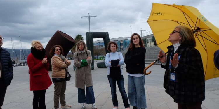 Los vigueses también se apuntan al turismo por Vigo: «He aprendido mucho sobre la historia de la ciudad»