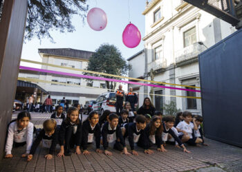 650 chavales del colegio Carmelitas recaudan fondos contra el cáncer infantil en una carrera no competitiva