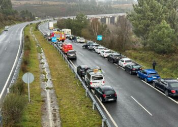 Caos en la Autovía Rías Baixas: corte en A Cañiza tras un accidente con una veintena de coches