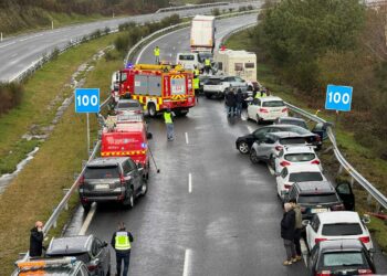 Caos en la Autovía Rías Baixas: corte en A Cañiza tras un accidente con una veintena de coches