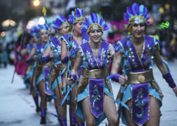 La lluvia no quita a Vigo las ganas de Entroido