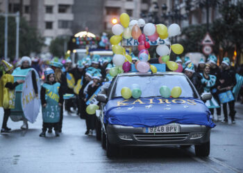 La lluvia no quita a Vigo las ganas de Entroido