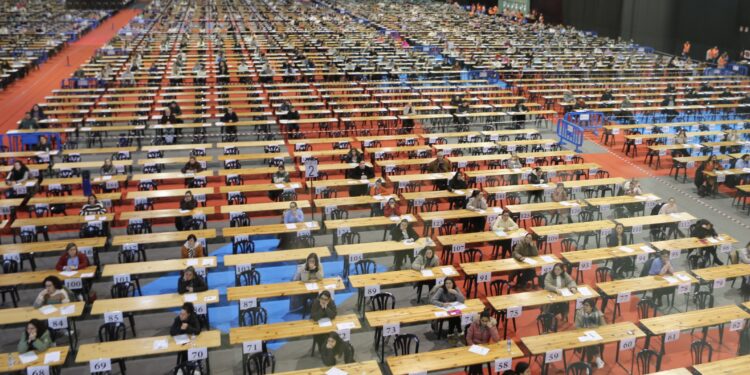 Casi 1.800 opositores optan en Silleda a una plaza del Sergas