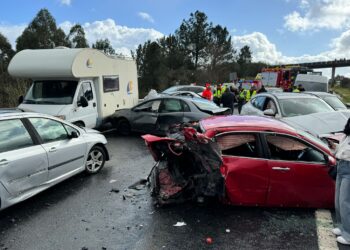 Caos en la Autovía Rías Baixas: corte en A Cañiza tras un accidente con una veintena de coches