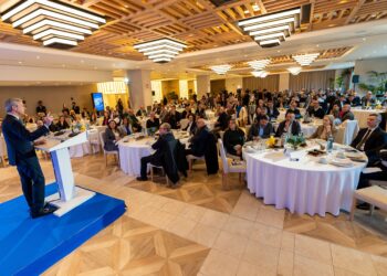 Abanca se posiciona y pide dejar «fuera de la contienda electoral» el Teatro Cine Fraga