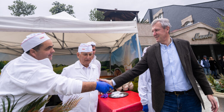 Rueda enfila la última semana de campaña «al choque» contra la izquierda «soberbia» con guiño a la emigración