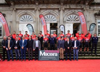 O Pazo provincial acolle a presentación da nova tempada do equipo ciclista Supermercados Froiz