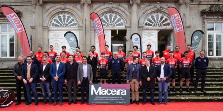 O Pazo provincial acolle a presentación da nova tempada do equipo ciclista Supermercados Froiz