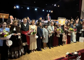 Homenaje en Valladares a tres matrimonios que celebran sus Bodas de Oro