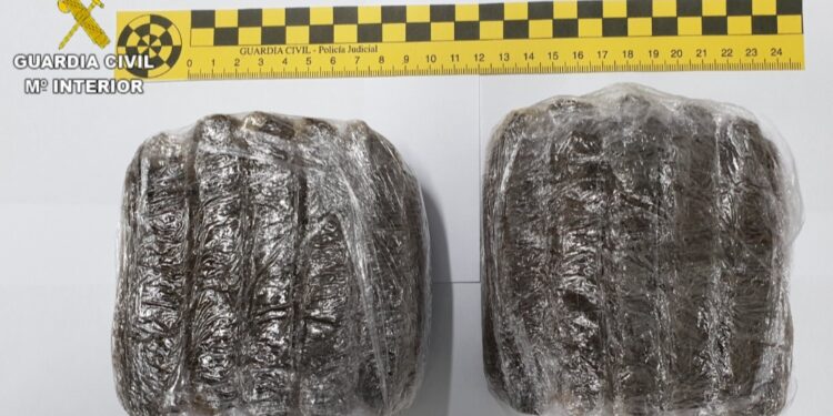 Tres detenidos en el peaje de la AP-9 de Caldas con un kilo de hachís