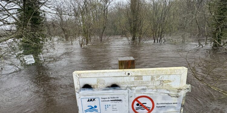 Alerta en Galicia por inundaciones de ríos: así baja el impresionante caudal del Tea