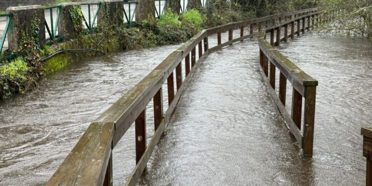 Alerta en Galicia por inundaciones de ríos: así baja el impresionante caudal del Tea