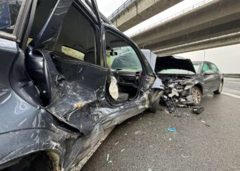 Rescatada una mujer tras una colisión frontal bajo el puente de Rande