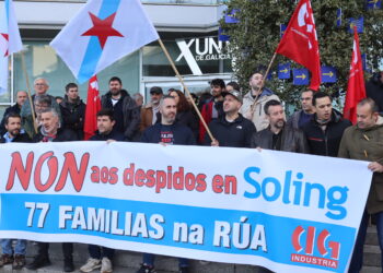 Personal de la auxiliar del naval Soling se concentra en Vigo y pide ayuda a la Xunta para salvar los empleos